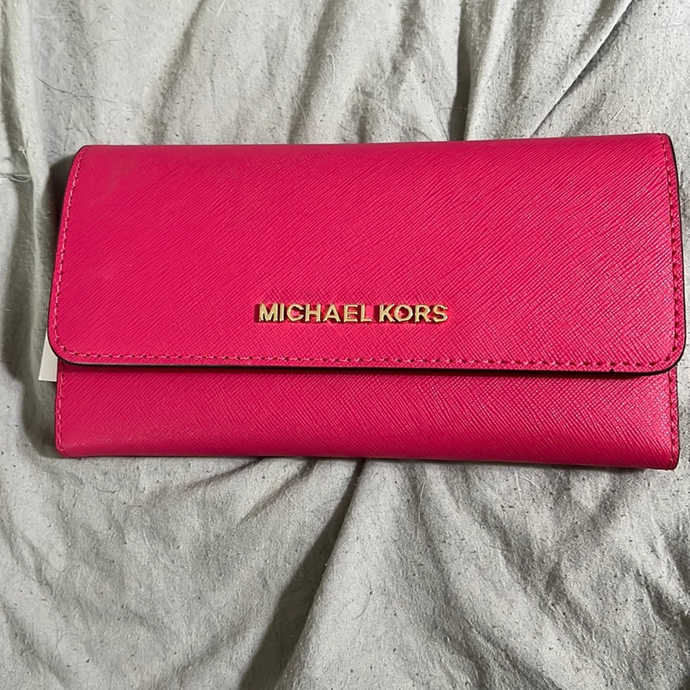 NWT Michael Kors Jet Set Travel Saffiano Leather Large Trifold Wallet Electric P